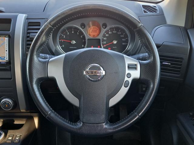 エクストレイル ２０Ｘｔｔ　４ＷＤ／ナビ／クルーズコントロール／シートヒーター／ＥＴＣ　オートライト／フォグランプ／スマートキー／ヒルディセントコントロール／オートエアコン／ルーフレール／純正１７インチアルミホイール／防水シート（7枚目）