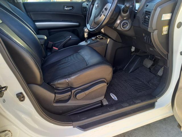 エクストレイル ２０Ｘｔｔ　４ＷＤ／ナビ／クルーズコントロール／シートヒーター／ＥＴＣ　オートライト／フォグランプ／スマートキー／ヒルディセントコントロール／オートエアコン／ルーフレール／純正１７インチアルミホイール／防水シート（14枚目）