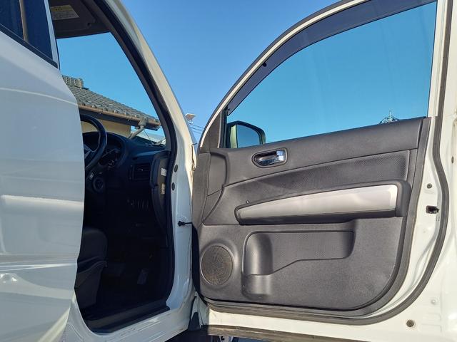 エクストレイル ２０Ｘｔｔ　４ＷＤ／ナビ／クルーズコントロール／シートヒーター／ＥＴＣ　オートライト／フォグランプ／スマートキー／ヒルディセントコントロール／オートエアコン／ルーフレール／純正１７インチアルミホイール／防水シート（15枚目）