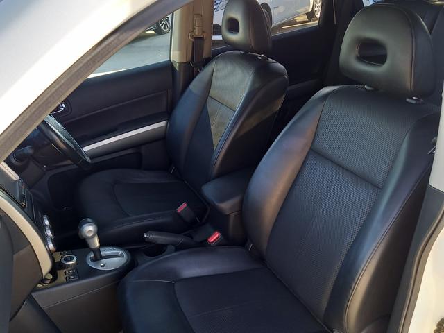 エクストレイル ２０Ｘｔｔ　４ＷＤ／ナビ／クルーズコントロール／シートヒーター／ＥＴＣ　オートライト／フォグランプ／スマートキー／ヒルディセントコントロール／オートエアコン／ルーフレール／純正１７インチアルミホイール／防水シート（16枚目）