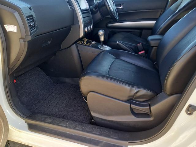 エクストレイル ２０Ｘｔｔ　４ＷＤ／ナビ／クルーズコントロール／シートヒーター／ＥＴＣ　オートライト／フォグランプ／スマートキー／ヒルディセントコントロール／オートエアコン／ルーフレール／純正１７インチアルミホイール／防水シート（18枚目）