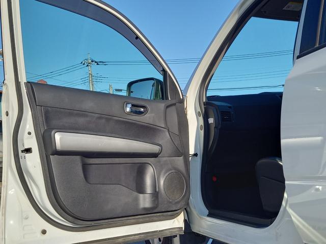 エクストレイル ２０Ｘｔｔ　４ＷＤ／ナビ／クルーズコントロール／シートヒーター／ＥＴＣ　オートライト／フォグランプ／スマートキー／ヒルディセントコントロール／オートエアコン／ルーフレール／純正１７インチアルミホイール／防水シート（19枚目）