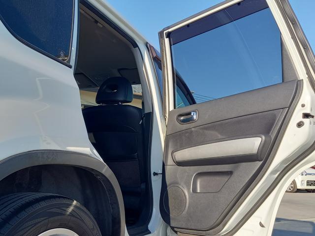 エクストレイル ２０Ｘｔｔ　４ＷＤ／ナビ／クルーズコントロール／シートヒーター／ＥＴＣ　オートライト／フォグランプ／スマートキー／ヒルディセントコントロール／オートエアコン／ルーフレール／純正１７インチアルミホイール／防水シート（22枚目）