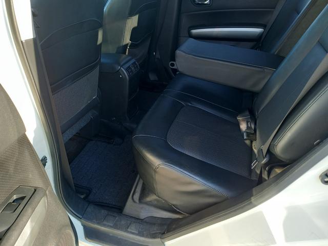 エクストレイル ２０Ｘｔｔ　４ＷＤ／ナビ／クルーズコントロール／シートヒーター／ＥＴＣ　オートライト／フォグランプ／スマートキー／ヒルディセントコントロール／オートエアコン／ルーフレール／純正１７インチアルミホイール／防水シート（25枚目）