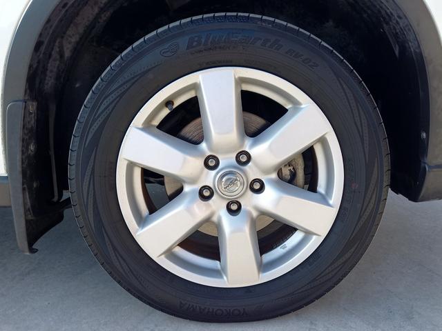 エクストレイル ２０Ｘｔｔ　４ＷＤ／ナビ／クルーズコントロール／シートヒーター／ＥＴＣ　オートライト／フォグランプ／スマートキー／ヒルディセントコントロール／オートエアコン／ルーフレール／純正１７インチアルミホイール／防水シート（46枚目）