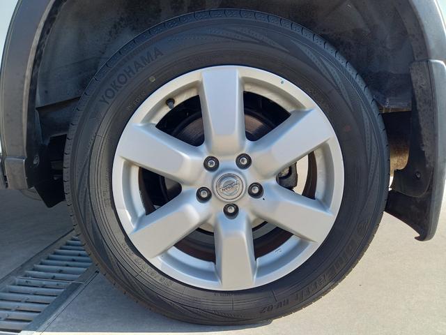 エクストレイル ２０Ｘｔｔ　４ＷＤ／ナビ／クルーズコントロール／シートヒーター／ＥＴＣ　オートライト／フォグランプ／スマートキー／ヒルディセントコントロール／オートエアコン／ルーフレール／純正１７インチアルミホイール／防水シート（48枚目）