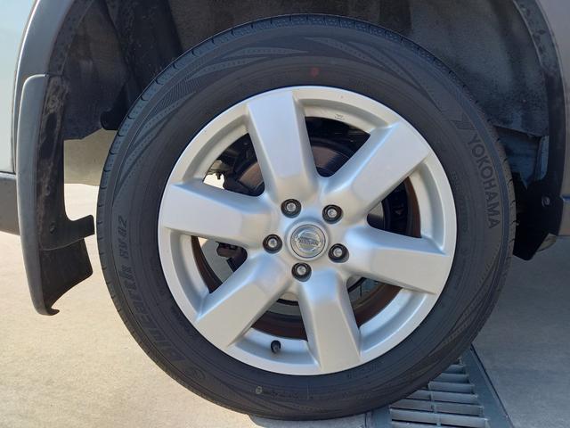 エクストレイル ２０Ｘｔｔ　４ＷＤ／ナビ／クルーズコントロール／シートヒーター／ＥＴＣ　オートライト／フォグランプ／スマートキー／ヒルディセントコントロール／オートエアコン／ルーフレール／純正１７インチアルミホイール／防水シート（49枚目）