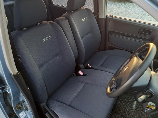 ｅＫスポーツ リミテッドエディション　ベンチシート　キーレスエントリー　純正１３インチアルミホイール　ドアバイザー　エアコン　パワーウィンドウ　パワーステリング　電動格納ミラー　運転席・助手席エアバッグ　ＡＢＳ（5枚目）