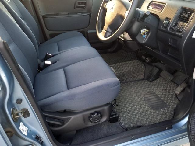 ｅＫスポーツ リミテッドエディション　ベンチシート　キーレスエントリー　純正１３インチアルミホイール　ドアバイザー　エアコン　パワーウィンドウ　パワーステリング　電動格納ミラー　運転席・助手席エアバッグ　ＡＢＳ（8枚目）