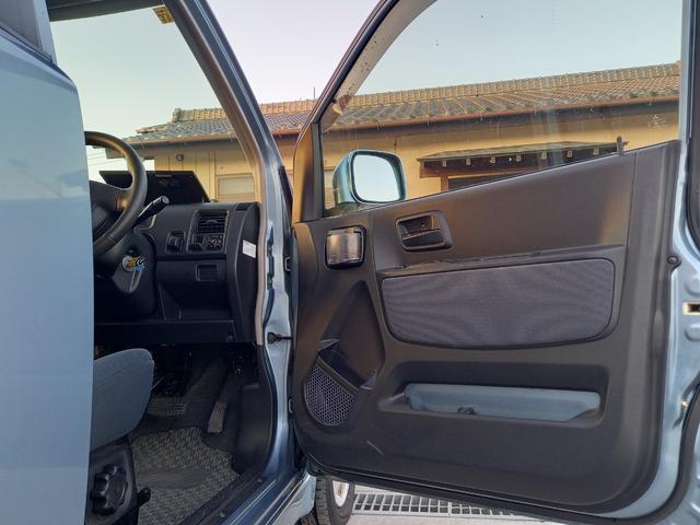 ｅＫスポーツ リミテッドエディション　ベンチシート　キーレスエントリー　純正１３インチアルミホイール　ドアバイザー　エアコン　パワーウィンドウ　パワーステリング　電動格納ミラー　運転席・助手席エアバッグ　ＡＢＳ（9枚目）