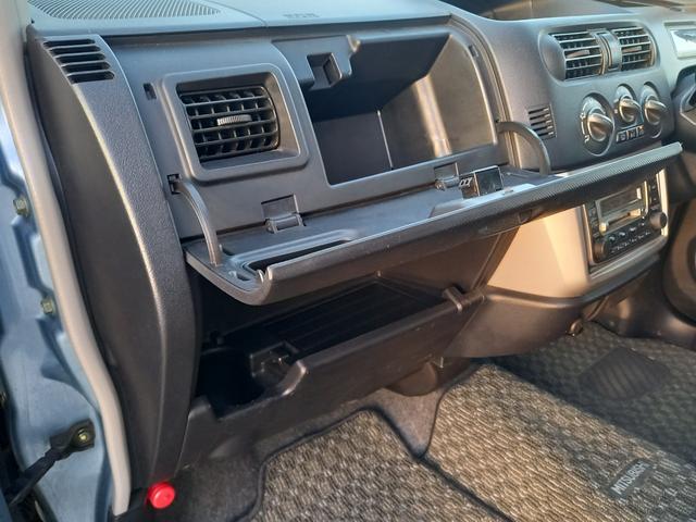 ｅＫスポーツ リミテッドエディション　ベンチシート　キーレスエントリー　純正１３インチアルミホイール　ドアバイザー　エアコン　パワーウィンドウ　パワーステリング　電動格納ミラー　運転席・助手席エアバッグ　ＡＢＳ（11枚目）