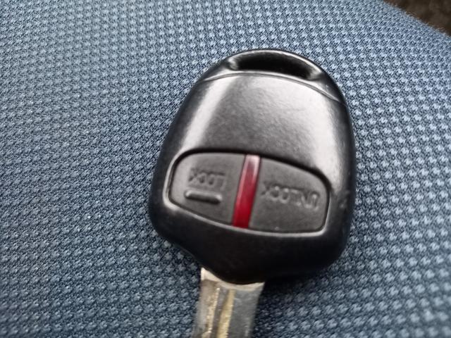 ｅＫスポーツ リミテッドエディション　ベンチシート　キーレスエントリー　純正１３インチアルミホイール　ドアバイザー　エアコン　パワーウィンドウ　パワーステリング　電動格納ミラー　運転席・助手席エアバッグ　ＡＢＳ（31枚目）