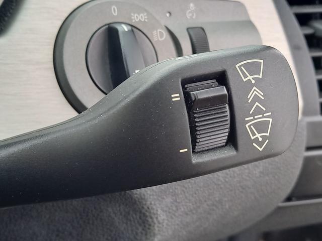 Z4 2.2i 電動ルーフ不良 ナビ シートヒーター フロントフォグランプ 純正17インチアルミホイール キーレスエントリー スペアキー ブラックレザーシート ETC HIDヘッドライト 電動格納ミラー(30枚目)