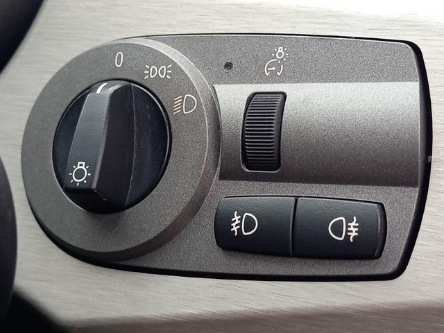 Z4 2.2i 電動ルーフ不良 ナビ シートヒーター フロントフォグランプ 純正17インチアルミホイール キーレスエントリー スペアキー ブラックレザーシート ETC HIDヘッドライト 電動格納ミラー(31枚目)