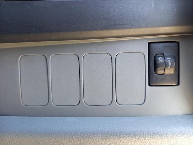 ムーヴ Ｌ　電動格納ミラー　エアコン　パワーウィンドウ　社外１３インチアルミホイール　ベンチシート　ヘッドライトレベライザー　運転席・助手席エアバッグ　走行距離６万ｋｍ代！（7枚目）