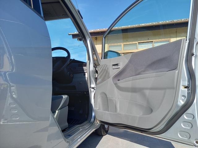 ムーヴ Ｌ　電動格納ミラー　エアコン　パワーウィンドウ　社外１３インチアルミホイール　ベンチシート　ヘッドライトレベライザー　運転席・助手席エアバッグ　走行距離６万ｋｍ代！（8枚目）