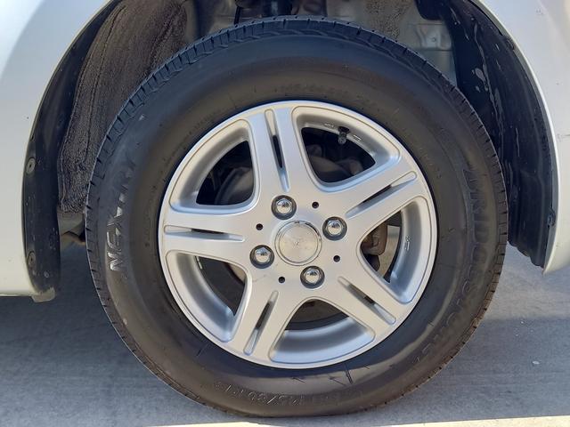 ムーヴ Ｌ　電動格納ミラー　エアコン　パワーウィンドウ　社外１３インチアルミホイール　ベンチシート　ヘッドライトレベライザー　運転席・助手席エアバッグ　走行距離６万ｋｍ代！（35枚目）