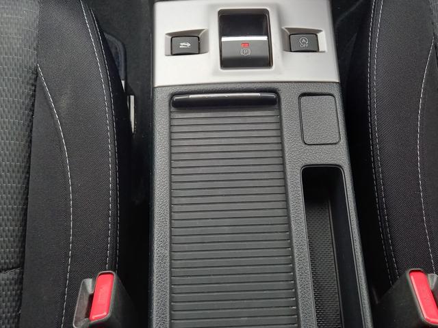 レヴォーグ １．６ＧＴアイサイト　４ＷＤ　ナビ　ＴＶ　バックカメラ　ＴＶ　Ｂｌｕｅｔｏｏｔｈ　クルーズコントロール　ＥＴＣ　純正１７インチアルミホイール　フォグランプ　オートライト　パドルシフト　アイドリングストップ　スマートキー（5枚目）