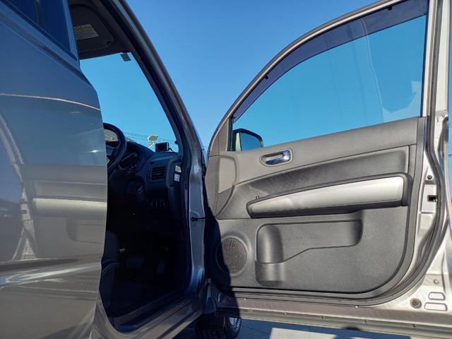 エクストレイル ２０Ｘ　パートタイム４ＷＤ　ナビ　ＴＶ　バックカメラ　ＥＴＣ　ドアバイザー　スマートキー　電動格納ミラー　純正１７インチアルミホイール　ヒルディセントコントロール　オートエアコン　ルーフレール　オートライト（13枚目）