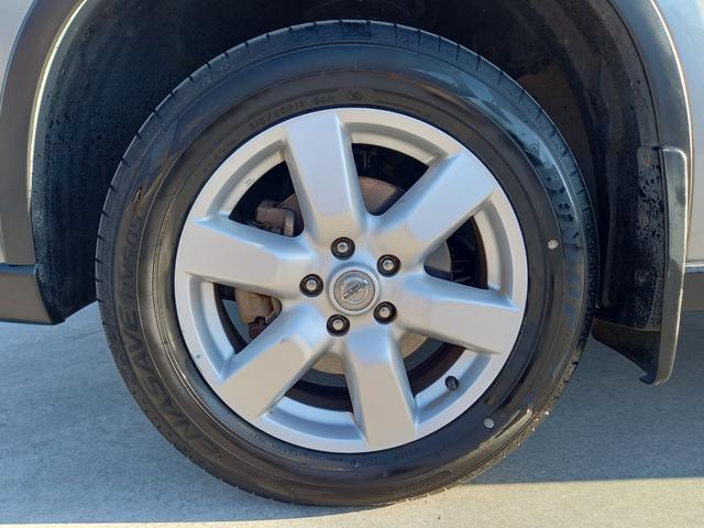 エクストレイル ２０Ｘ　パートタイム４ＷＤ　ナビ　ＴＶ　バックカメラ　ＥＴＣ　ドアバイザー　スマートキー　電動格納ミラー　純正１７インチアルミホイール　ヒルディセントコントロール　オートエアコン　ルーフレール　オートライト（42枚目）