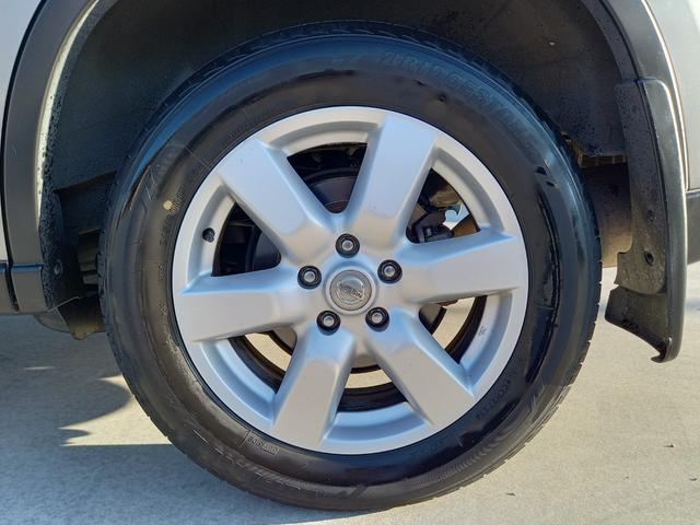 エクストレイル ２０Ｘ　パートタイム４ＷＤ　ナビ　ＴＶ　バックカメラ　ＥＴＣ　ドアバイザー　スマートキー　電動格納ミラー　純正１７インチアルミホイール　ヒルディセントコントロール　オートエアコン　ルーフレール　オートライト（43枚目）