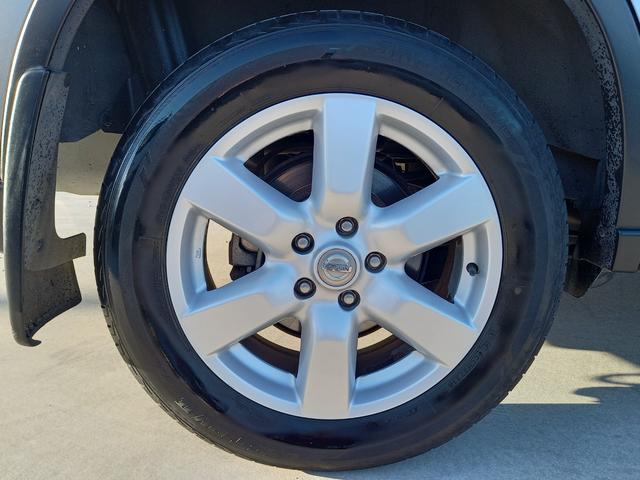 エクストレイル ２０Ｘ　パートタイム４ＷＤ　ナビ　ＴＶ　バックカメラ　ＥＴＣ　ドアバイザー　スマートキー　電動格納ミラー　純正１７インチアルミホイール　ヒルディセントコントロール　オートエアコン　ルーフレール　オートライト（44枚目）