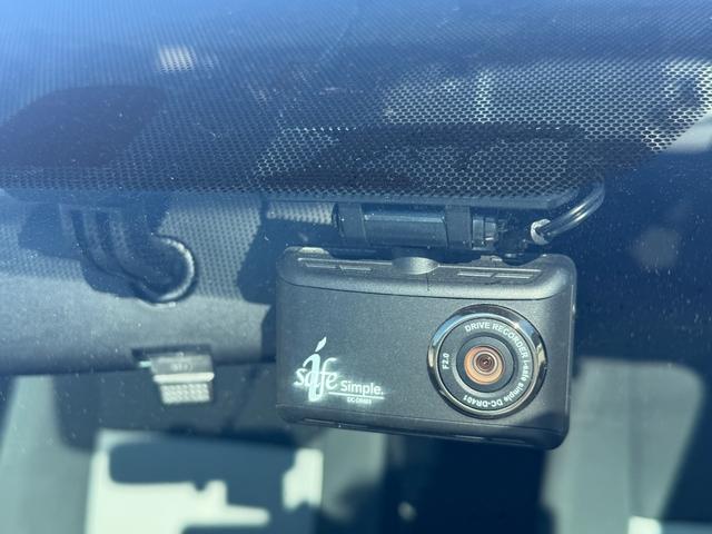 アクア Ｓ　ナビ　バックカメラ　ＥＴＣ　社外１５インチアルミホイール　プッシュスタート　スマートキー　電格式コーナーポール　電動格納ミラー　ハイブリッド　オートエアコン　オートライト　ドライブレコーダー（32枚目）