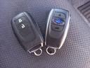 ＜スマートキー・スペアキー＞スマートエントリーキーシステムです。鍵を持っていればドアロック、解除、エンジン始動も楽チンです。鍵を出す手間も無くなり、悪天候時にも重宝します♪