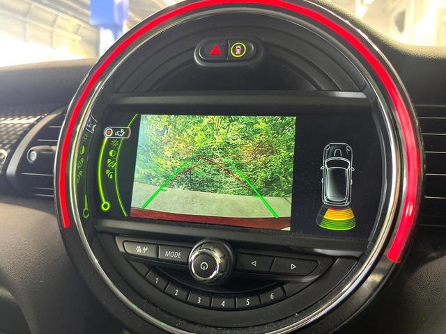 ＭＩＮＩ クーパーＳＤ　３ドア　純正ナビ　ドライビングアシストパッケージ　ペッパーパッケージ　パーキングアシストパッケージ　　アダプティブＬＥＤヘッドライト（6枚目）