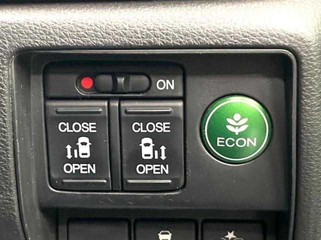 オデッセイ アブソルート・Ｘホンダセンシングアドバンスドパッケジ　両側電動ドア　後席モニター　全周囲カメラ　衝突被害軽減システム　レーダークルーズ　パワーシート　コーナーセンサー　ＬＥＤヘッド　ビルトインＥＴＣ　オートライト　オートエアコン　純正１８インチアルミ（5枚目）