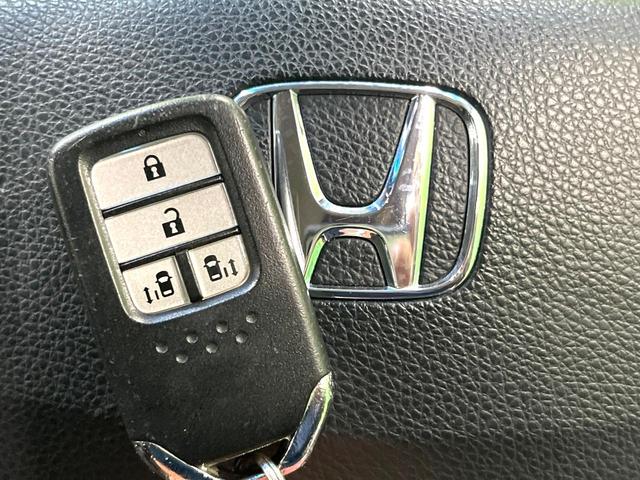 オデッセイ アブソルート・Ｘホンダセンシングアドバンスドパッケジ　両側電動ドア　後席モニター　全周囲カメラ　衝突被害軽減システム　レーダークルーズ　パワーシート　コーナーセンサー　ＬＥＤヘッド　ビルトインＥＴＣ　オートライト　オートエアコン　純正１８インチアルミ（24枚目）
