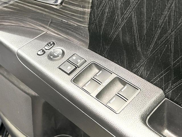 オデッセイ アブソルート・Ｘホンダセンシングアドバンスドパッケジ　両側電動ドア　後席モニター　全周囲カメラ　衝突被害軽減システム　レーダークルーズ　パワーシート　コーナーセンサー　ＬＥＤヘッド　ビルトインＥＴＣ　オートライト　オートエアコン　純正１８インチアルミ（29枚目）