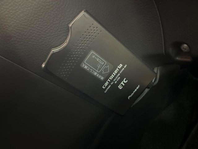 スイフトスポーツ ベースグレード MT車 ドラレコ スマートキー HIDヘッド ETC クルコン オートライト オートエアコン 純正17インチアルミ CD DVD再生(6枚目)