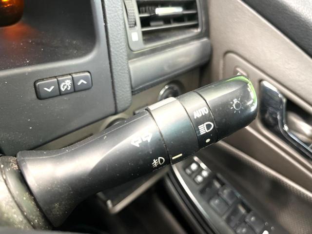 クラウン ３．５アスリート　サンルーフ　サイドカメラ　バックカメラ　レザーシート　全席シートヒーター　前席シートエアコン　全席パワーシート　コーナーセンサー　スマートキー　ＨＩＤヘッド　ビルトインＥＴＣ　クルコン　オートライト（24枚目）