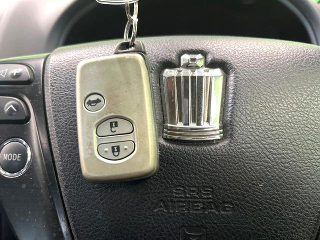 クラウン ３．５アスリート　サンルーフ　サイドカメラ　バックカメラ　レザーシート　全席シートヒーター　前席シートエアコン　全席パワーシート　コーナーセンサー　スマートキー　ＨＩＤヘッド　ビルトインＥＴＣ　クルコン　オートライト（28枚目）