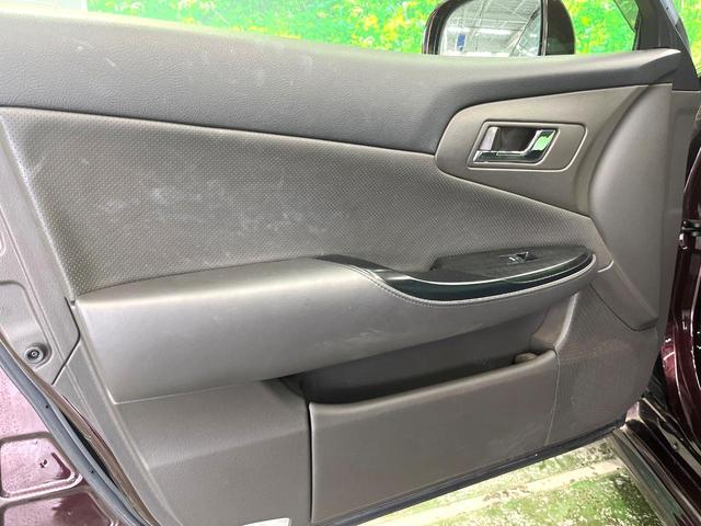 クラウン ３．５アスリート　サンルーフ　サイドカメラ　バックカメラ　レザーシート　全席シートヒーター　前席シートエアコン　全席パワーシート　コーナーセンサー　スマートキー　ＨＩＤヘッド　ビルトインＥＴＣ　クルコン　オートライト（43枚目）