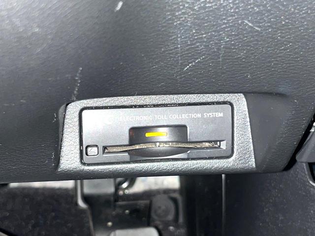 スカイライン 350GT ハイブリッド タイプP 全周囲カメラ 衝突被害軽減システム レーダークルーズ レザーシート コーナーセンサー LEDヘッド ビルトインETC 車線逸脱警報 オートライト オートエアコン 純正19インチアルミ(7枚目)