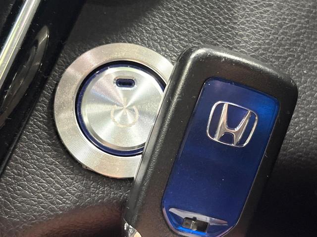 ヴェゼル ハイブリッドＺ・ホンダセンシング　バックカメラ　レーダークルーズ　コーナーセンサー　スマートキー　ＬＥＤヘッド　ビルトインＥＴＣ　純正１７インチアルミ　オートライト　オートエアコン　Ｂｌｕｅｔｏｏｔｈ　ＣＤ　地デジ　ＬＥＤフォグ（9枚目）