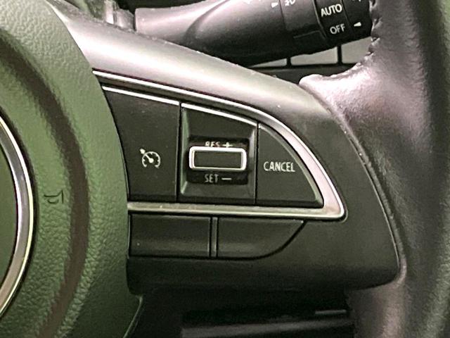 ジムニー ＸＣ　４ＷＤ　ＭＴ車　バックカメラ　衝突被害軽減システム　スマートキー　ＬＥＤヘッド　ＥＴＣ　クルコン　純正１６インチアルミ　オートハイビーム　車線逸脱警報　オートライト　オートエアコン　ＣＤ　ＤＶＤ再生（7枚目）