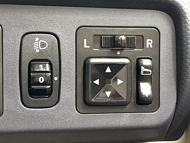 �y�d���i�[�~���[�z�T�C�h�~���[�͓d���i�[���ƂȂ��Ă���A�������ԏ�ł��L�Y�������X�N��}�����܂��B