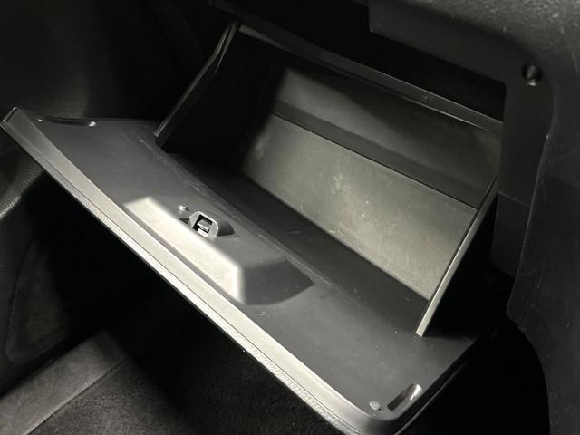 セレナ ハイウェイスター　Ｖセレクション　両側電動ドア　ＳＤナビ　後席モニター　バックカメラ　ドラレコ　スマートキー　ＨＩＤヘッド　ＥＴＣ　クルコン　オートライト　オートエアコン　リアエアコン　ＣＤ　ＤＶＤ再生（27枚目）