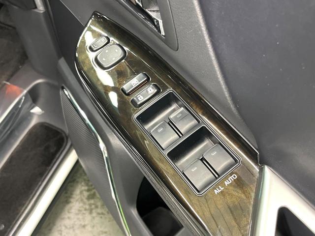 アルファード ２４０Ｓ　タイプゴールド　両側電動ドア　ＳＤナビ　後席モニター　バックカメラ　電動リアゲート　ハーフレザーシート　コーナーセンサー　スマートキー　ＨＩＤヘッド　ビルトインＥＴＣ　クルコン　純正１８インチアルミ　オートライト（29枚目）