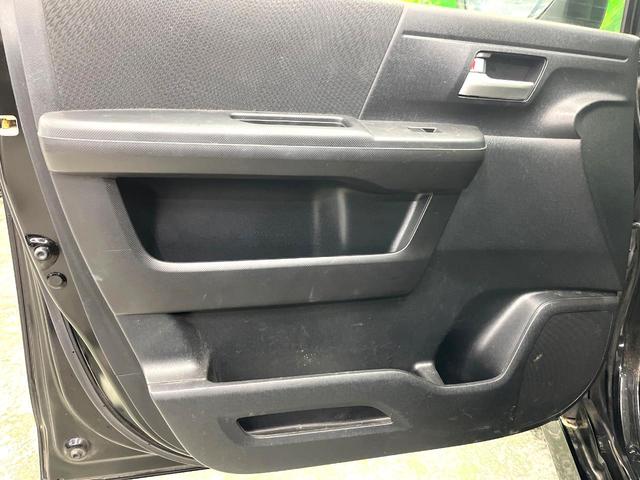 ステップワゴンスパーダ Ｚ　クールスピリット　両側電動ドア　ＳＤナビ　後席モニター　ハーフレザーシート　スマートキー　ＨＩＤヘッド　ＥＴＣ　クルコン　純正１７インチアルミ　オートライト　デュアルエアコン　Ｂｌｕｅｔｏｏｔｈ　ＣＤ　ＤＶＤ再生（43枚目）