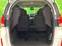 二列目シートは前後スライドが可能です。後ろに下げれば足元が広くゆったり座れ、前に詰めれば大きなラゲッジスペースが確保できます。シーンに応じて使い分けできるからとっても便利です♪