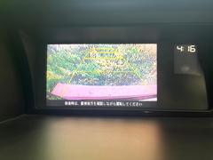 【バックカメラ】駐車時に後方がリアルタイム映像で確認できます。大型商業施設や立体駐車場での駐車時や、夜間のバック時に大活躍！運転スキルに関わらず、今や必須となった装備のひとつです！ 4