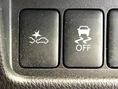 【エマージェンシーブレーキ】走行中に前方の車両等を認識し、衝突しそうな時は警報とブレーキで衝突回避と被害軽減をアシスト。より安全にドライブをお楽しみいただけます。 4