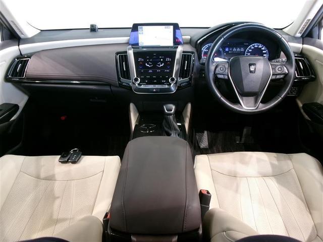 クラウンハイブリッド Ｓ　Ｃパッケージ　革シート　フルセグ　メモリーナビ　ＤＶＤ再生　ミュージックプレイヤー接続可　バックカメラ　衝突被害軽減システム　ＥＴＣ　ＬＥＤヘッドランプ　記録簿（4枚目）