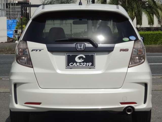 フィット ＲＳ　後期型　６速ＭＴ　ワンオーナー　社外アルミ　シートカバー　ＣＤオーディオ　ＥＴＣ　オートエアコン　オートライト　キーレス　ＨＩＤヘッドライト　フォグランプ（6枚目）