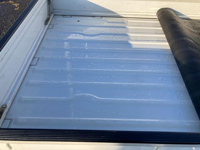 キャリイトラック ＫＣエアコン・パワステ　４ＷＤ　ＭＴ　エアコン　パワーステアリング　走行２１．０００ｋｍ（20枚目）