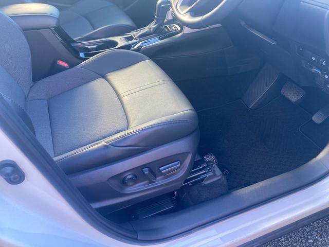 カローラクロス ハイブリッド　Ｚ　ドライブレコーダー　全周囲カメラ　オートクルーズコントロール　レーンアシスト　パワーシート　パークアシスト　衝突被害軽減システム　サンルーフ　ターボ　ナビ　ＴＶ　オートマチックハイビーム（54枚目）